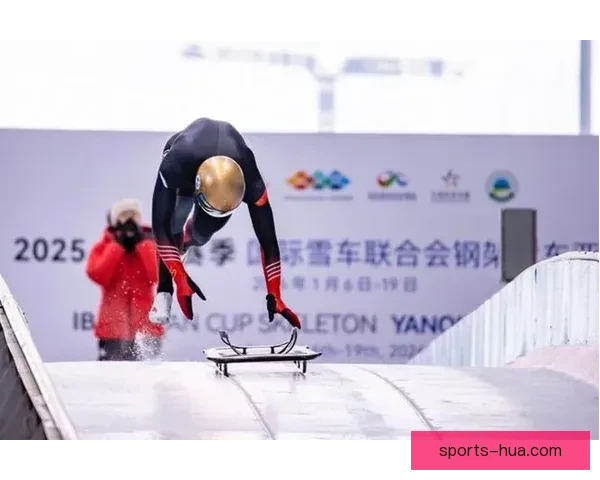 亚洲杯钢架雪车赛在延庆雪游龙赛道激情开赛